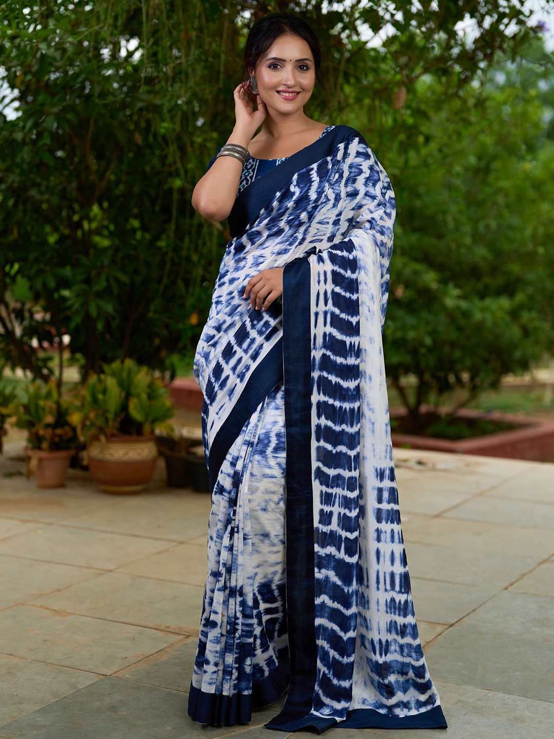

Prasam Tie and Dye Chanderi Saree, Navy blue
