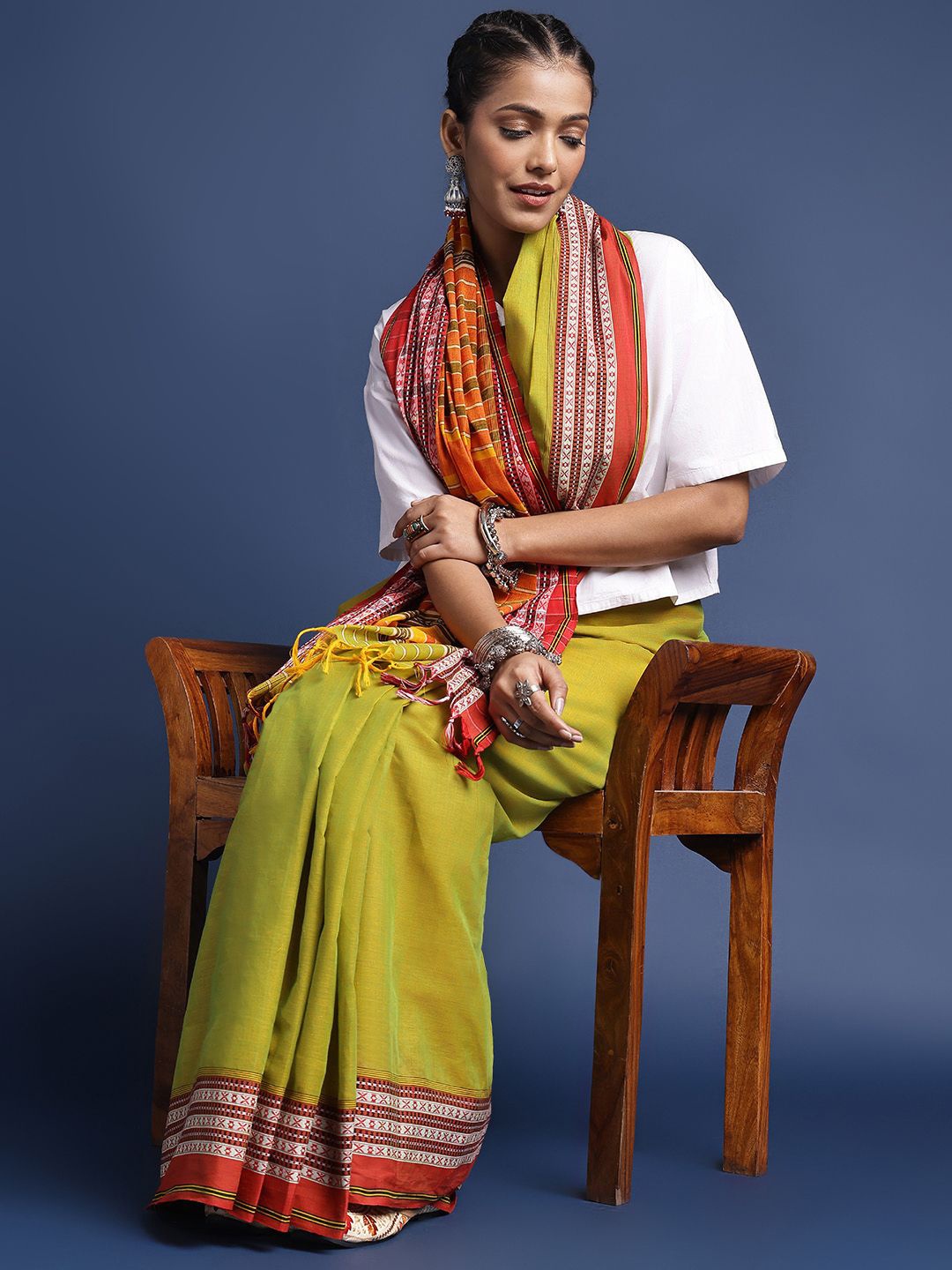 

Taavi Woven Design Begampuri Handloom Cotton Saree, Green