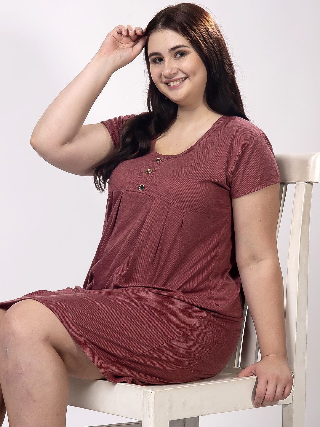 

CHUI MUI Nightdress, Maroon