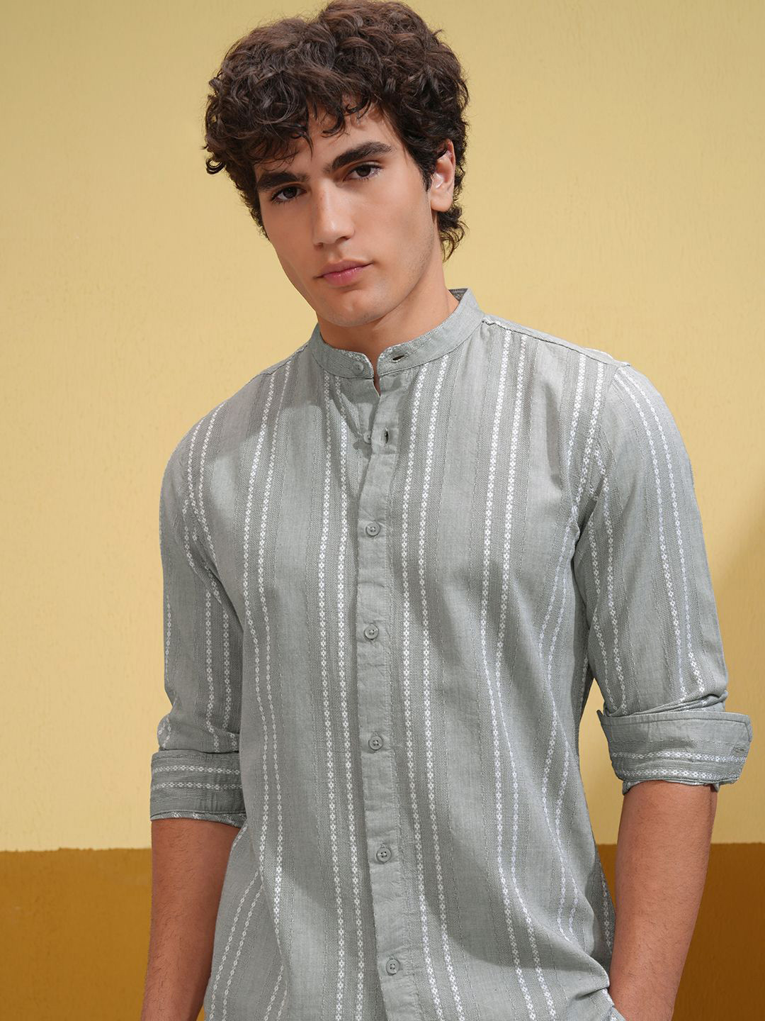 

HIGHLANDER Men Slim Fit Band Collar Vertical Striped Cotton Casual Shirt, Grey
