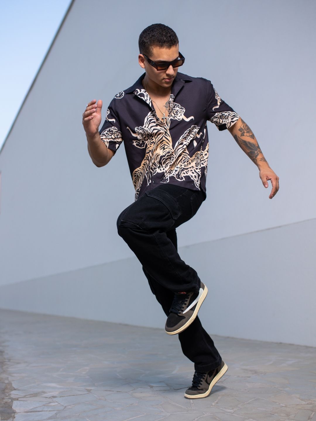 

HERE&NOW Men Spread Collar Animal Printed Cotton Casual Shirt, Black