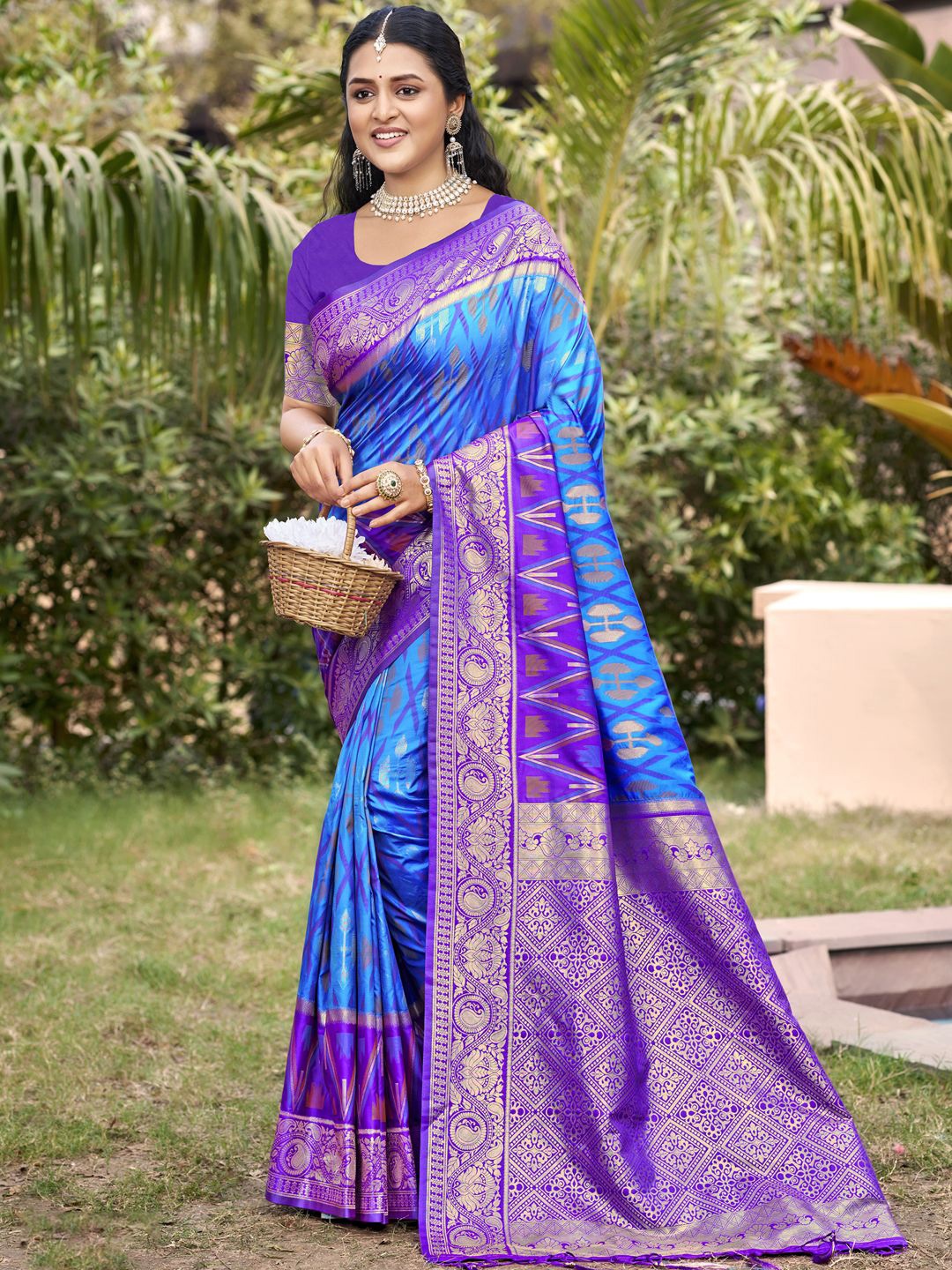 

SANGAM PRINTS Ethnic Motifs Woven Design Zari Tussar Saree, Turquoise blue