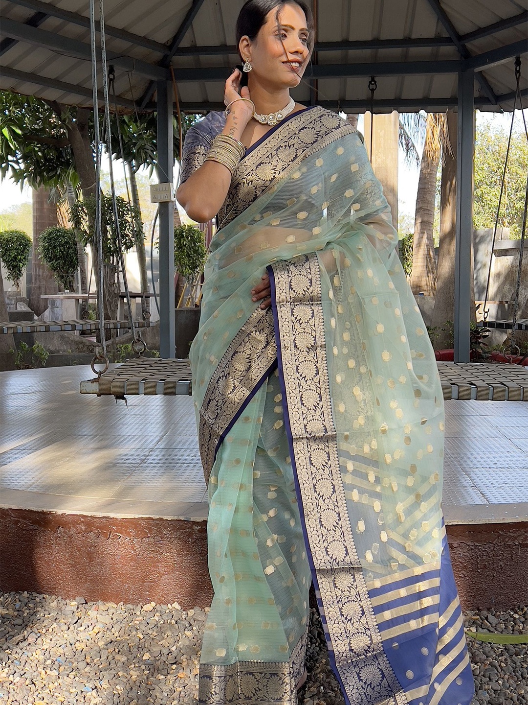 

APNISHA Floral Zari Organza Ready to Wear Saree, Green