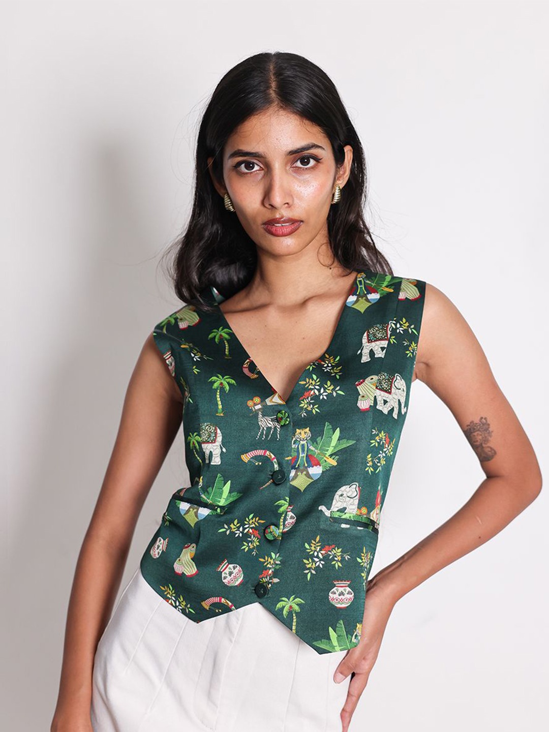 

Arya Giri Women V-Neck Sleeveless Printed Top, Green