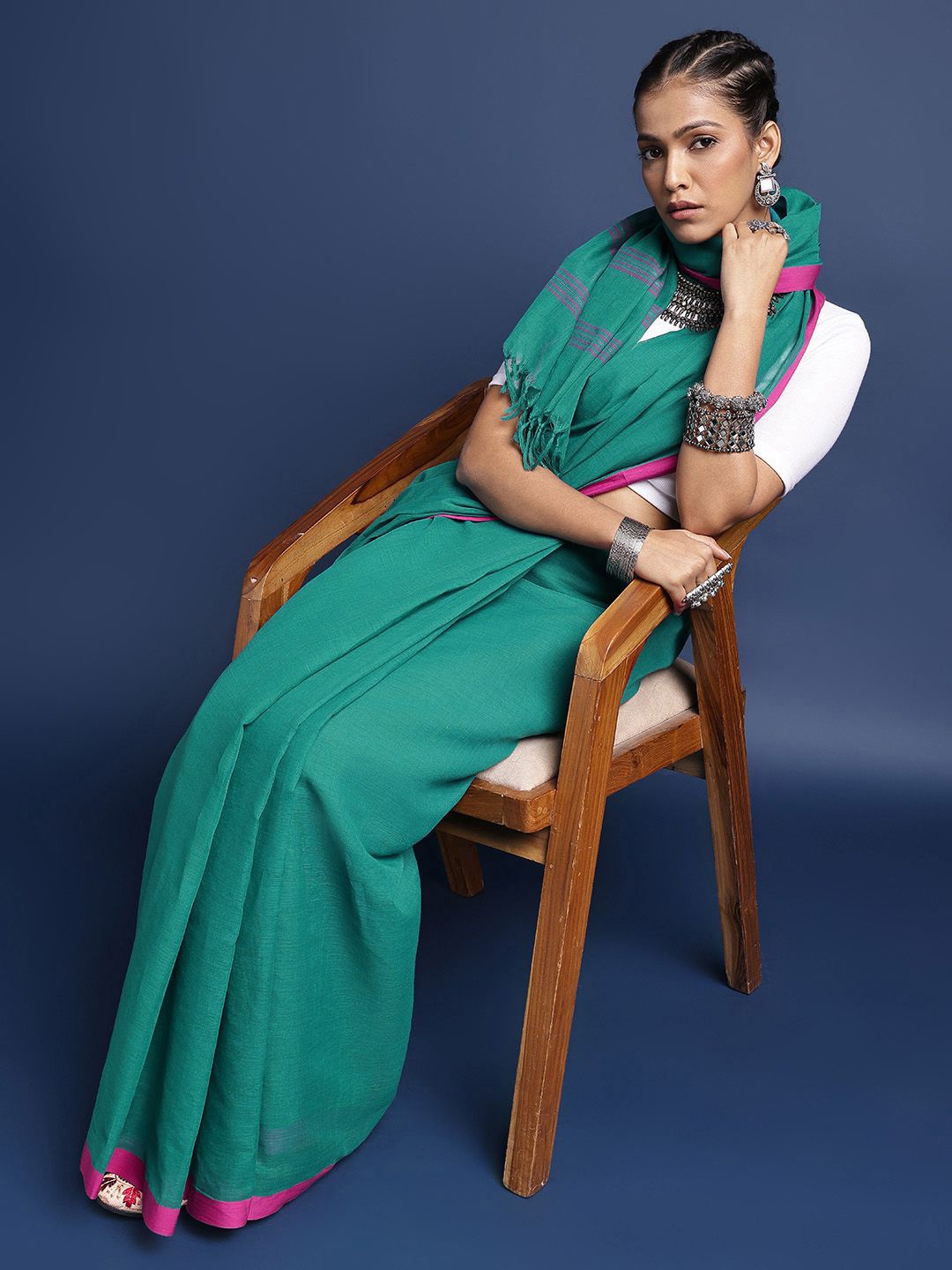 

Taavi Begampuri Handloom Cotton Woven Design Saree With Blouse Piece, Blue