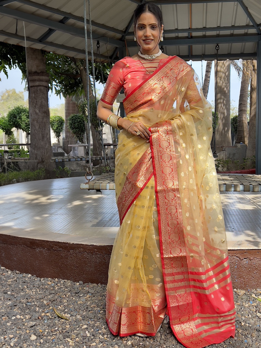 

APNISHA Floral Zari Organza Ready to Wear Saree, Yellow