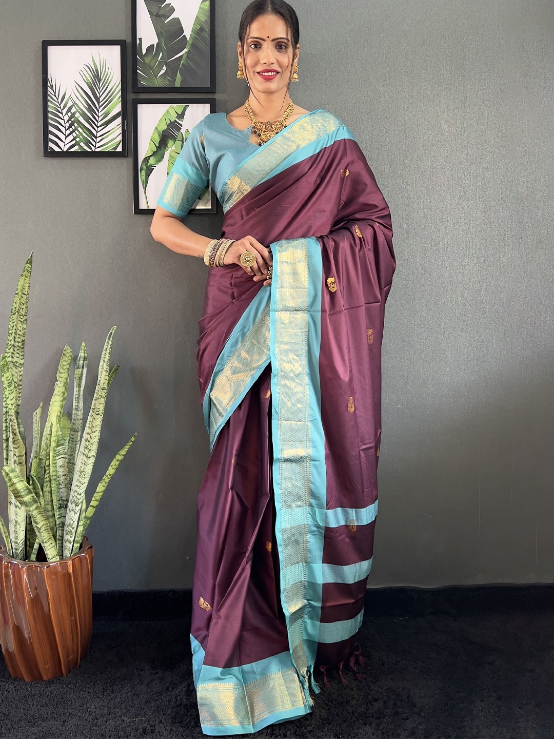 

APNISHA Ethnic Motifs Zari Silk Cotton Kanjeevaram Saree, Turquoise blue