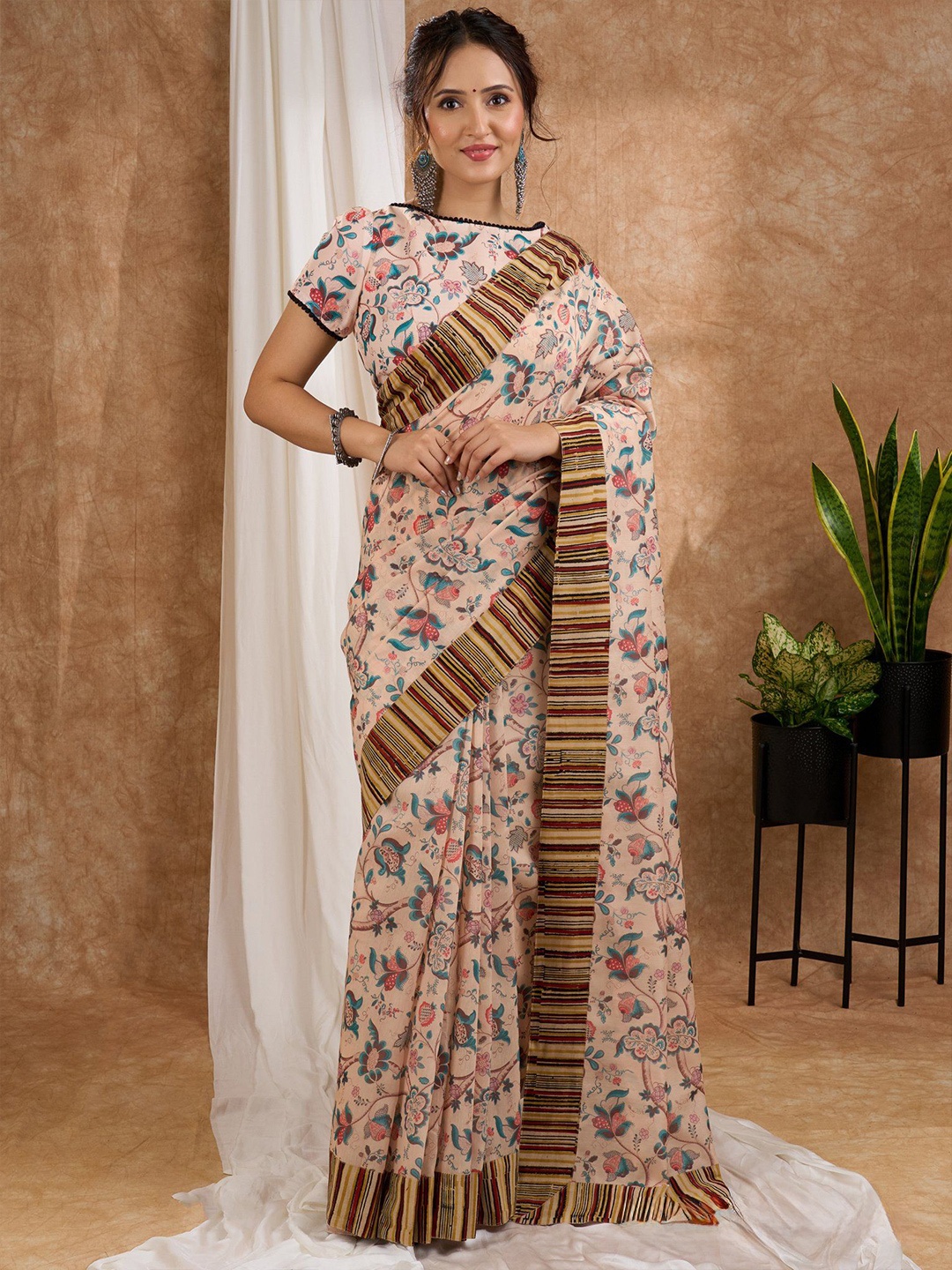 

Prasam Safari Sunset Chanderi Floral Printed Saree, Beige