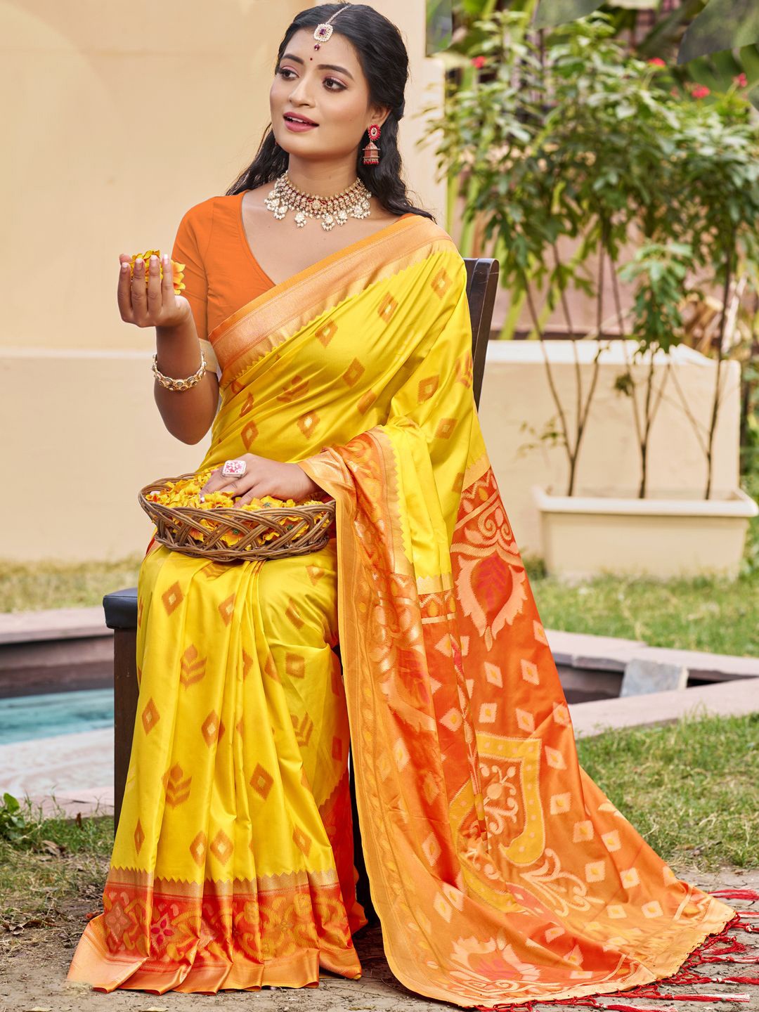 

SANGAM PRINTS Geometric Printed Zari Tussar Saree, Yellow