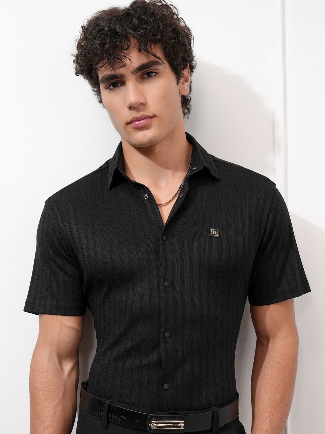 

HIGHLANDER Men Knitted Slim Fit Clean Finish Shirt, Black