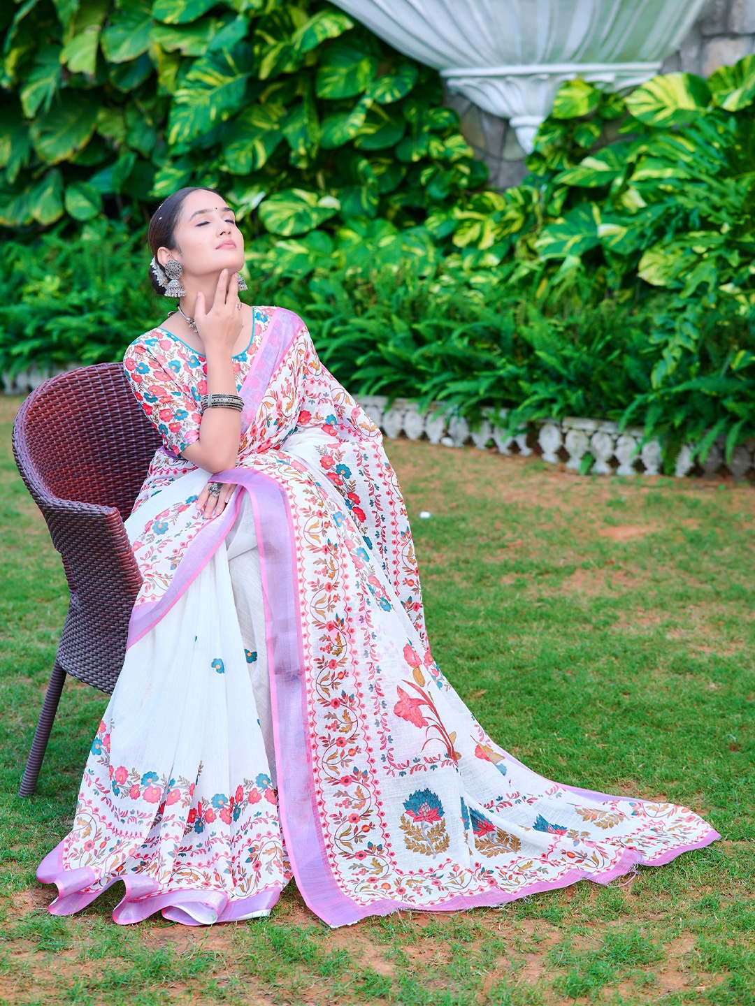 

Sidhidata Women Printed Sarees, White