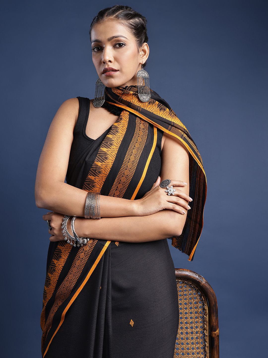 

Taavi Woven Design Dhaniakhali Cotton Saree With Unstitched Blouse, Black