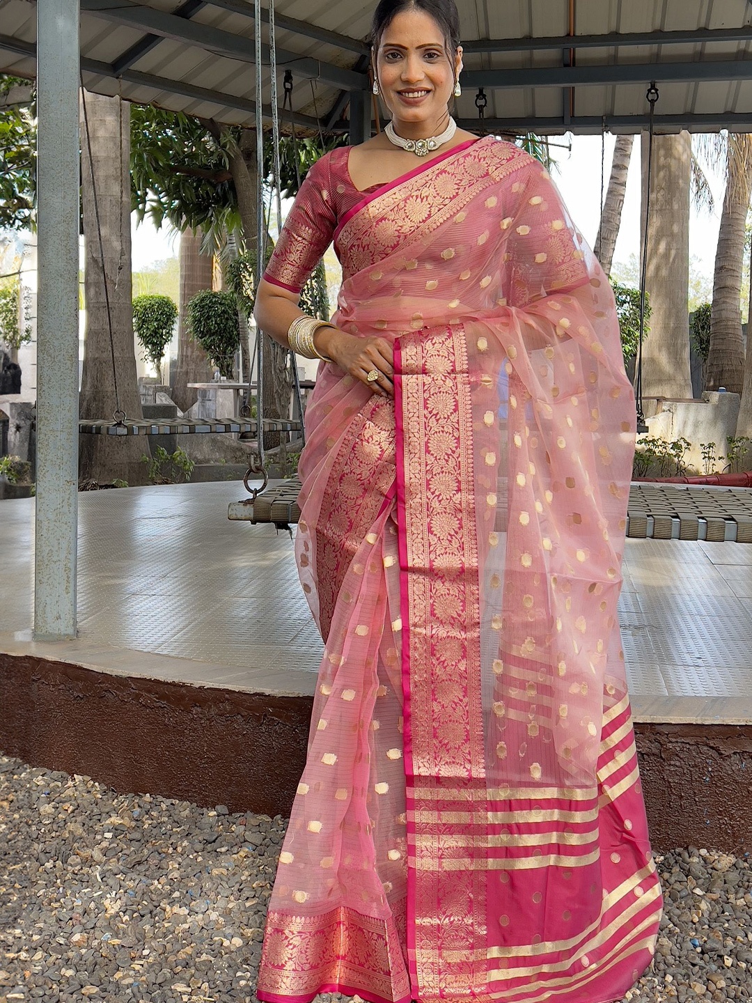 

APNISHA Ethnic Motifs Zari Organza Saree, Pink