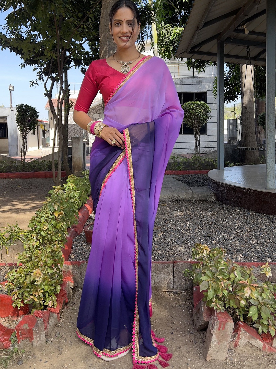 

APNISHA Pure Georgette Ready to Wear Saree, Purple