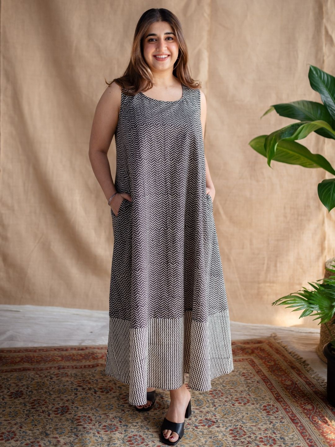 

THE INDIAN ETHNIC CO Chevron Cotton A-Line Maxi Dress, Black