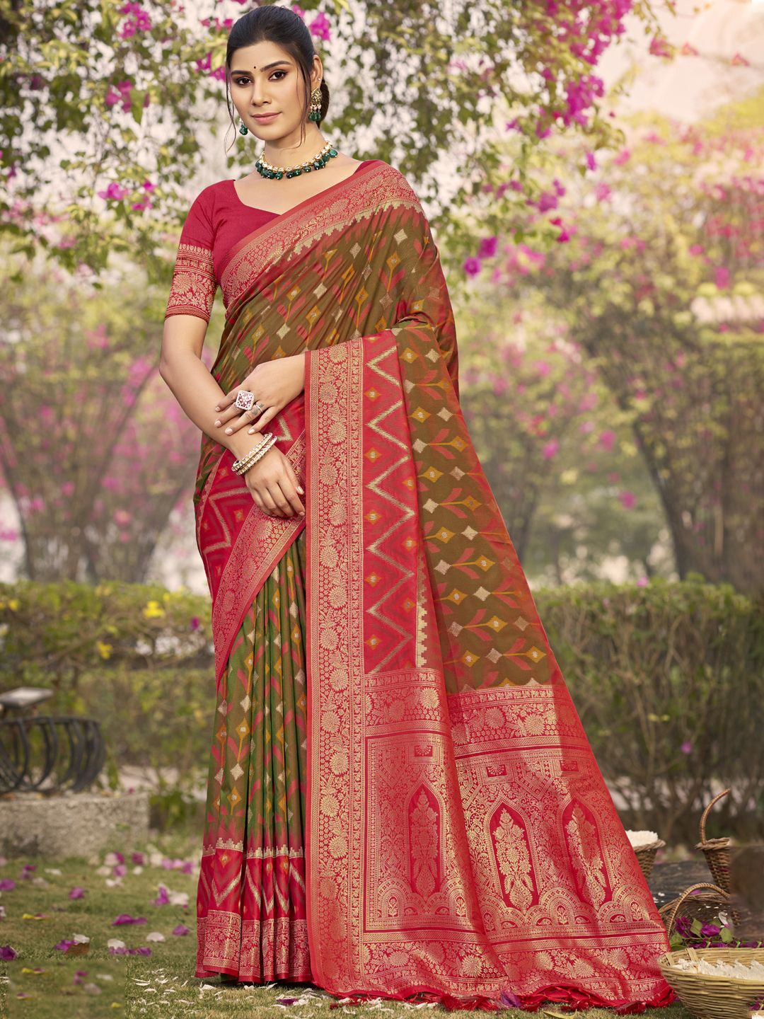 

SANGAM PRINTS Ethnic Motifs Zari Tussar Saree, Olive