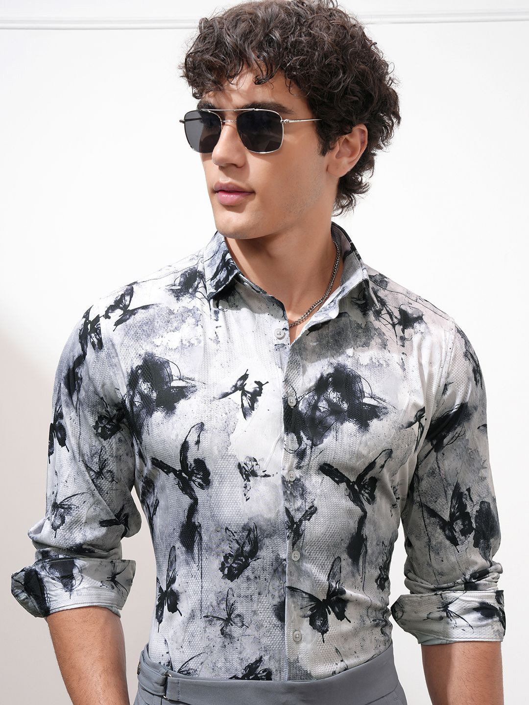 

HIGHLANDER Men Slim Fit Spread Collar Abstract Printed Formal Shirt, White
