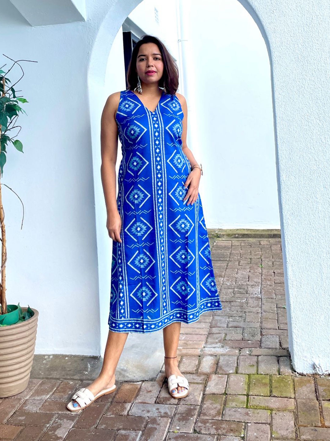 

Label Tanvee Women Printed Cotton A-Line Midi Dress, Blue