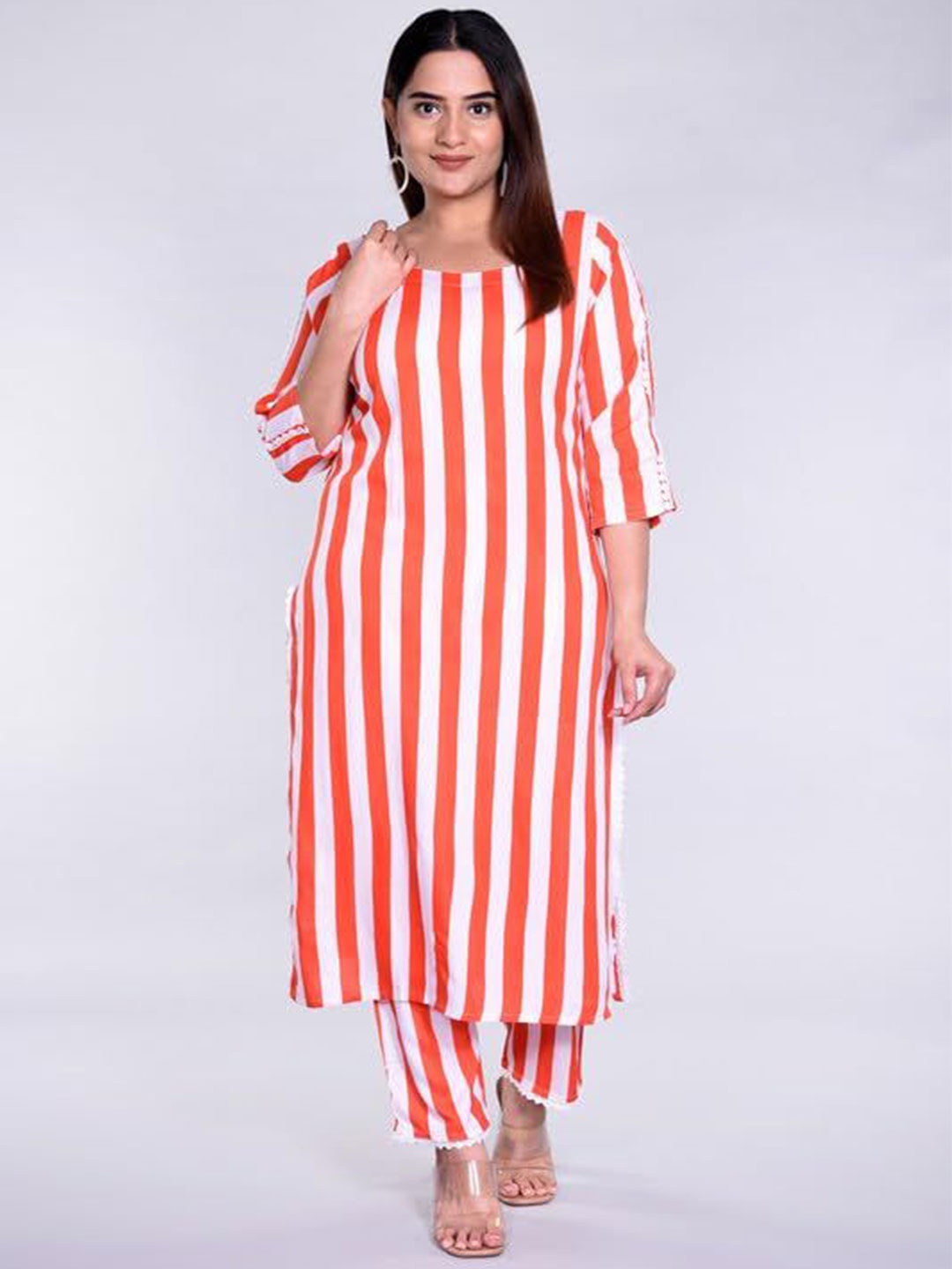 

13-Star Striped Round Neck Straight Kurta With Trousers, Off white