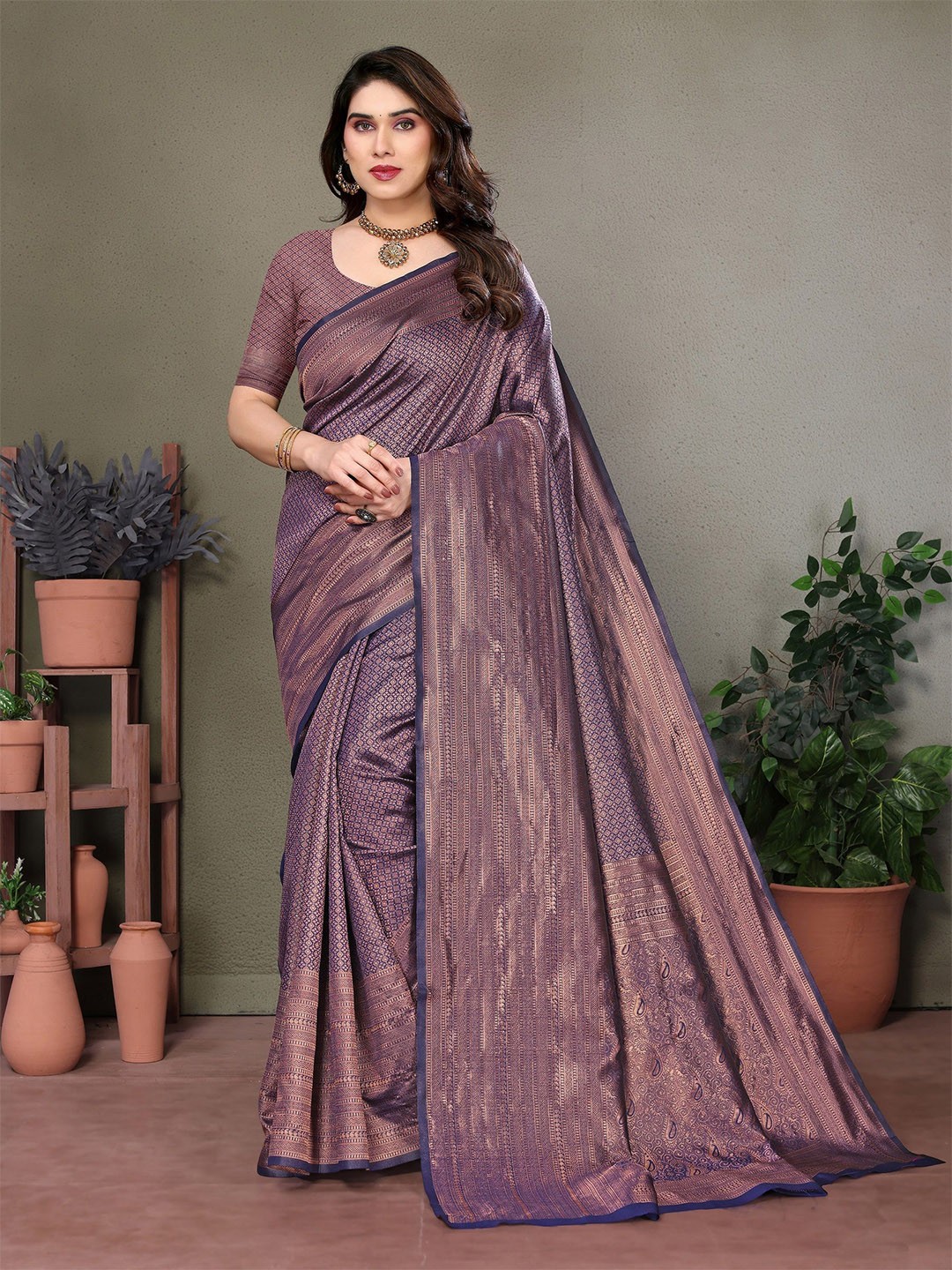 

VEDANT VASTRAM Woven Design Zari Saree, Navy blue