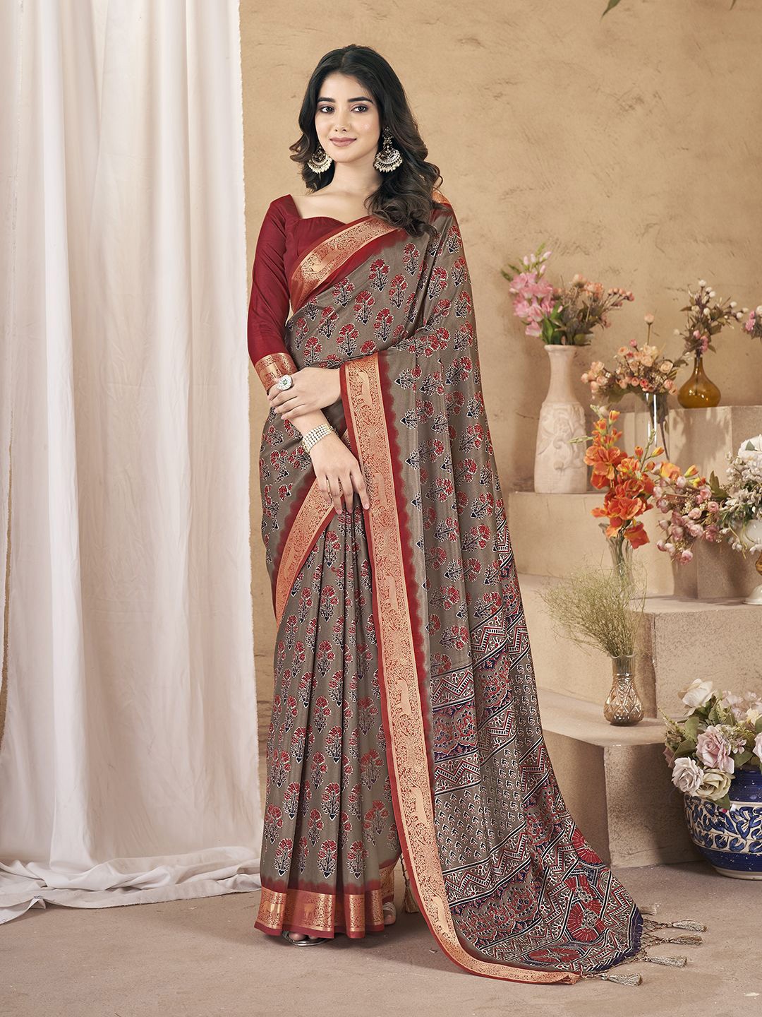 

Rekha Maniyar Floral Printed Zari Pure Silk Saree, Red