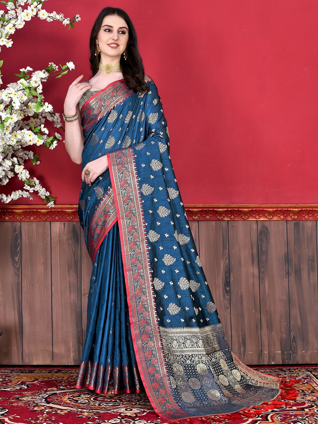 

VEDANT VASTRAM Floral Zari Saree, Navy blue
