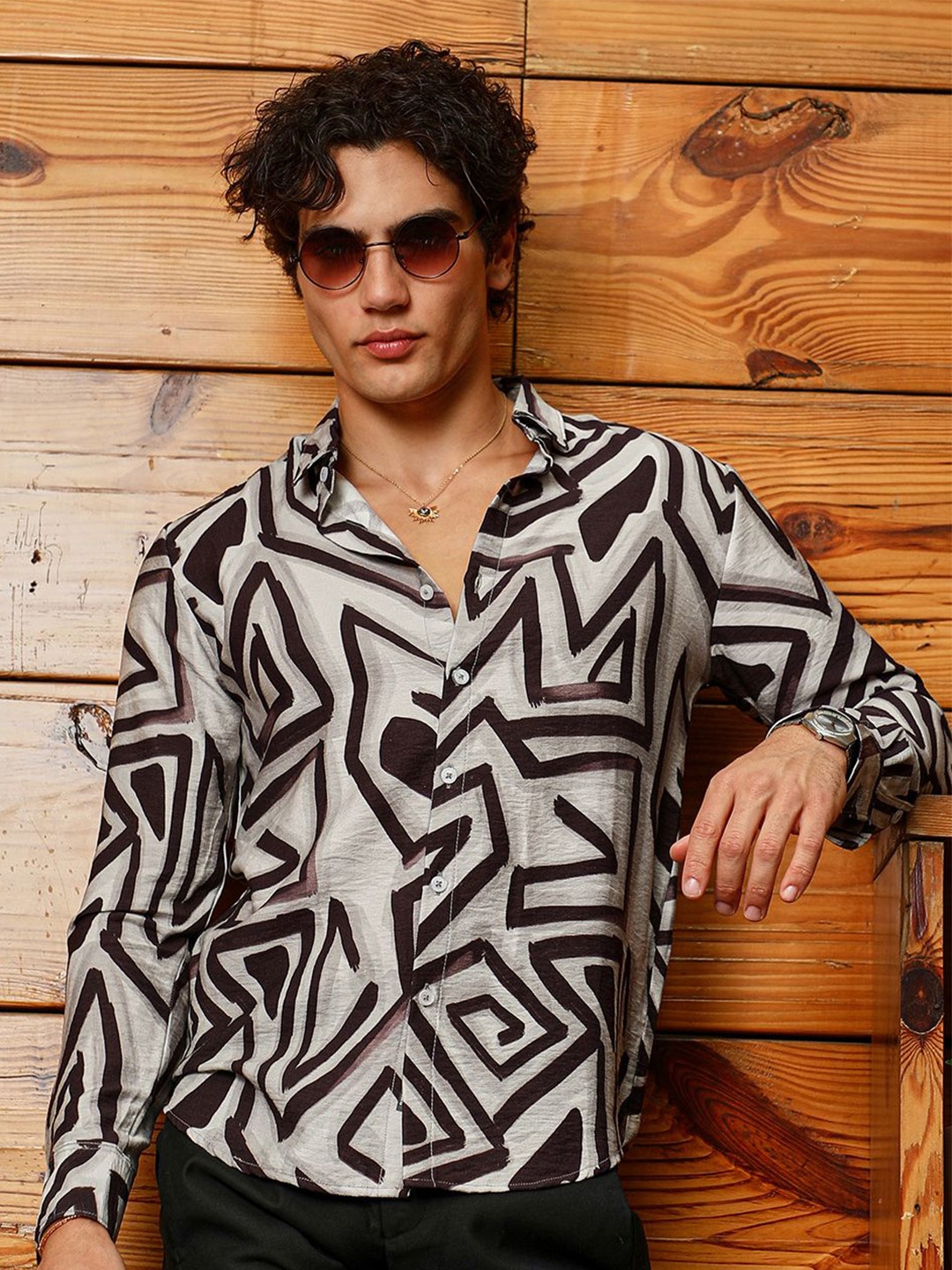 

Campus Sutra Men Comfort Slim Fit Spread Collar Abstract Printed Casual Shirt, Grey