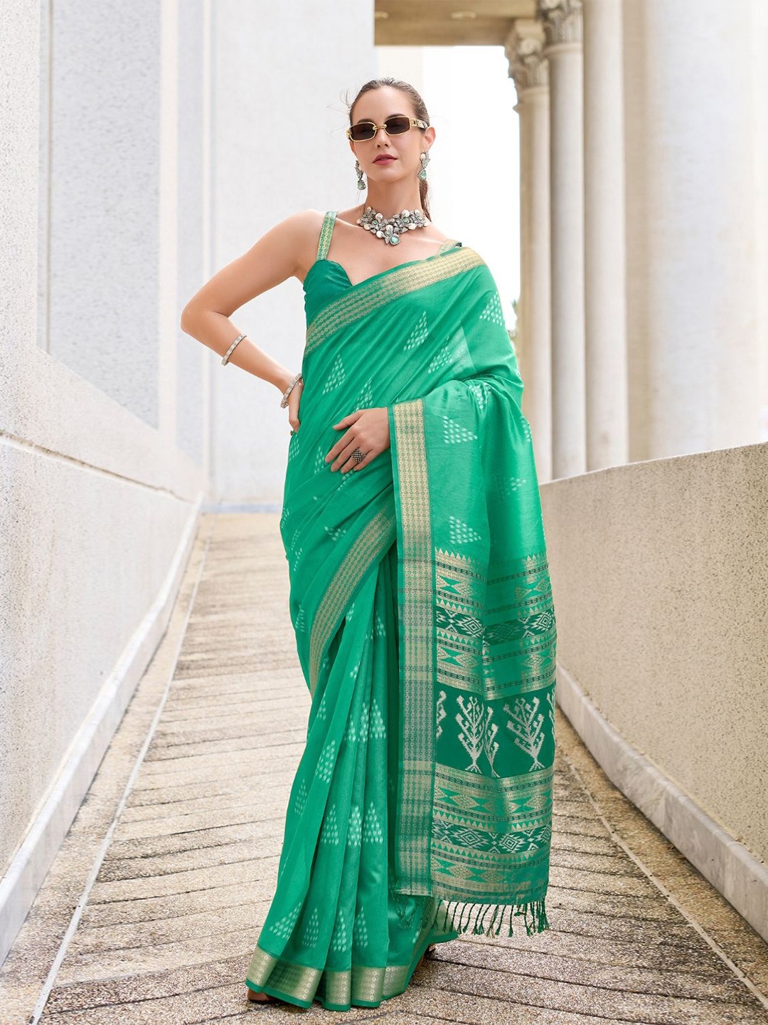 

DEVATITHI Kalamkari Silk Blend Saree, Green