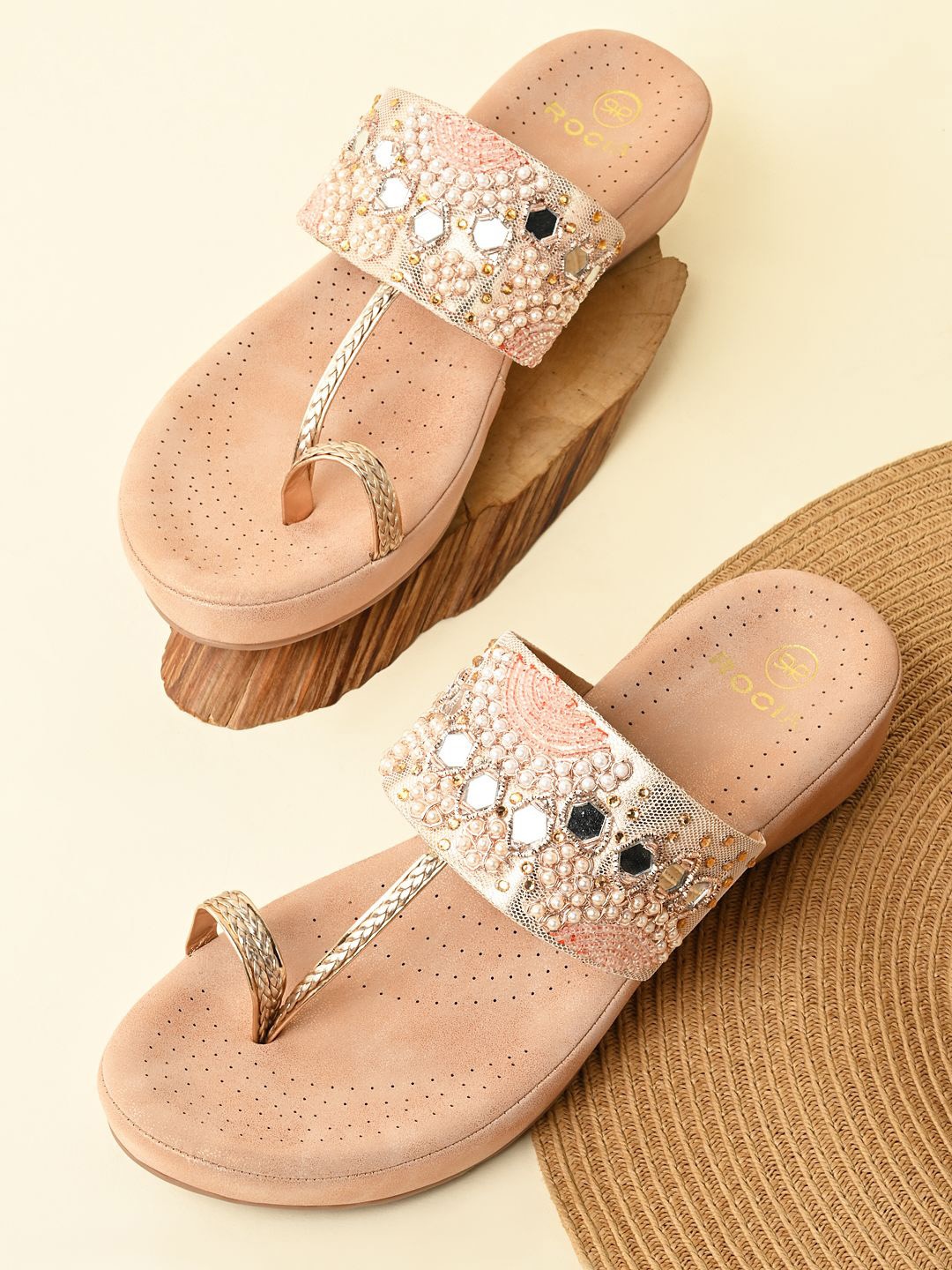 

Rocia Women Ethnic T-Strap Flats, Rose gold
