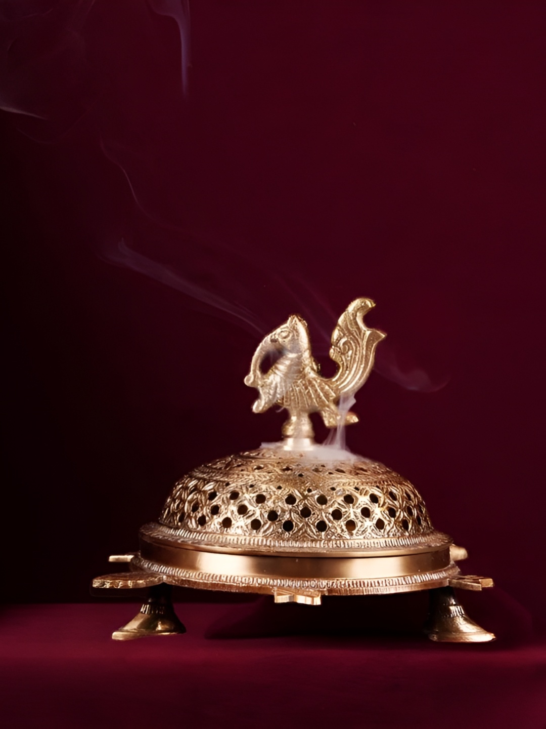 

THE HOME CO. Lobandan Round Gold-Toned Textured Brass Dhoop Dani