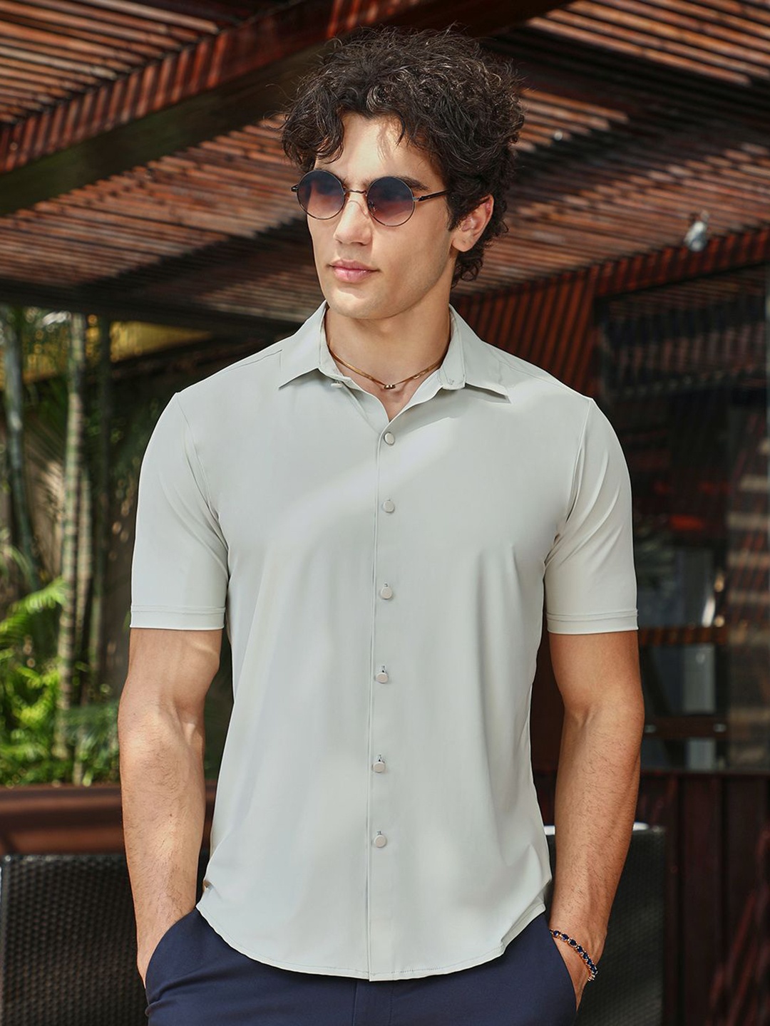 

Campus Sutra Men Comfort Slim Fit Spread Collar Solid Casual Shirt, Green