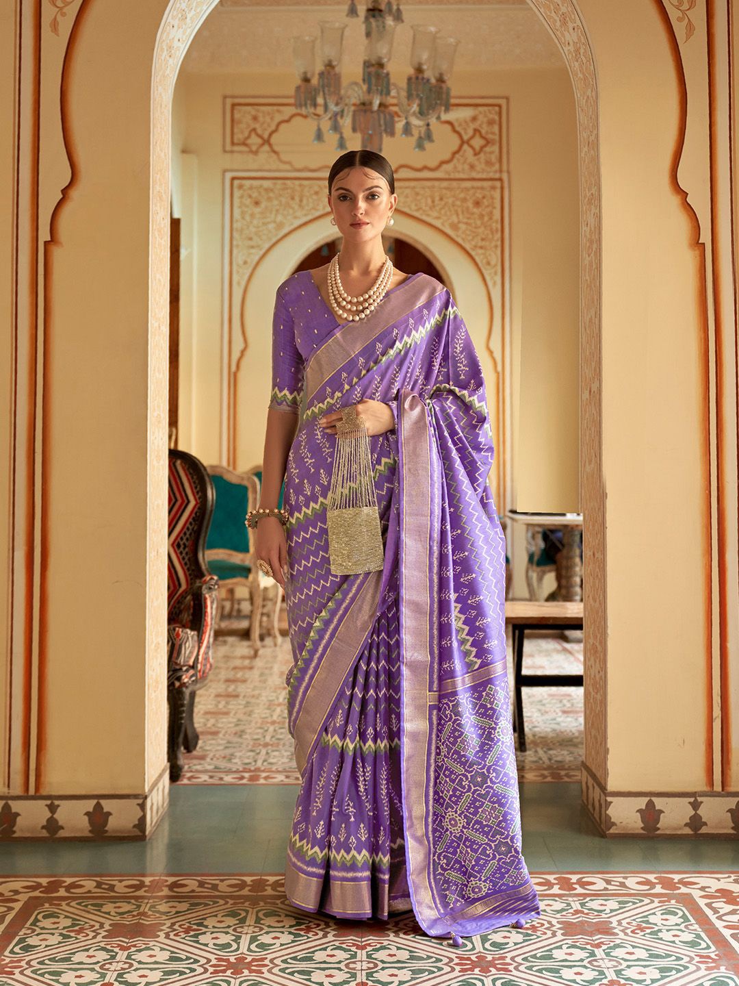 

DEVATITHI Zari Silk Blend Patola Saree, Lavender