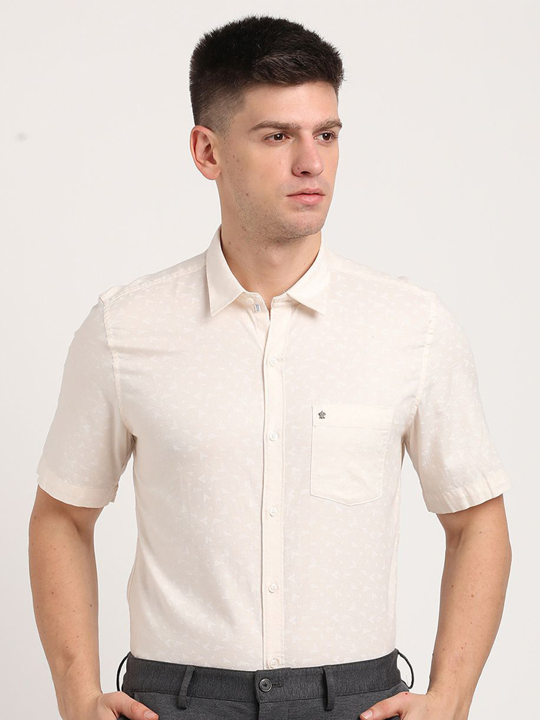 

Turtle Men Relaxed Slim Fit Spread Collar Geometric Printed Cotton Formal Shirt, Cream