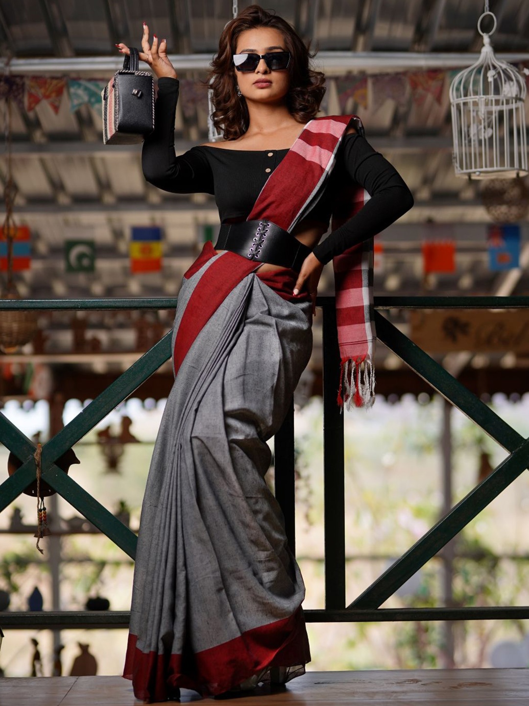 

arunima weaves Striped Zari Pure Cotton Saree, Grey