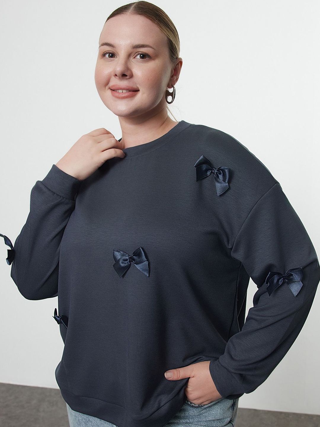 

Trendyol Women Round Neck Plus Size Sweatshirt, Black