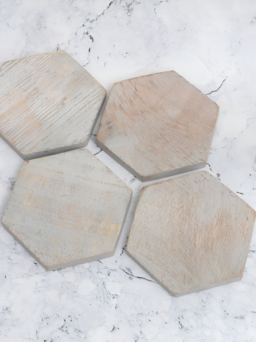 

Indianshelf Brown & White 4 Pcs Textured Hexagonal Wooden Coasters