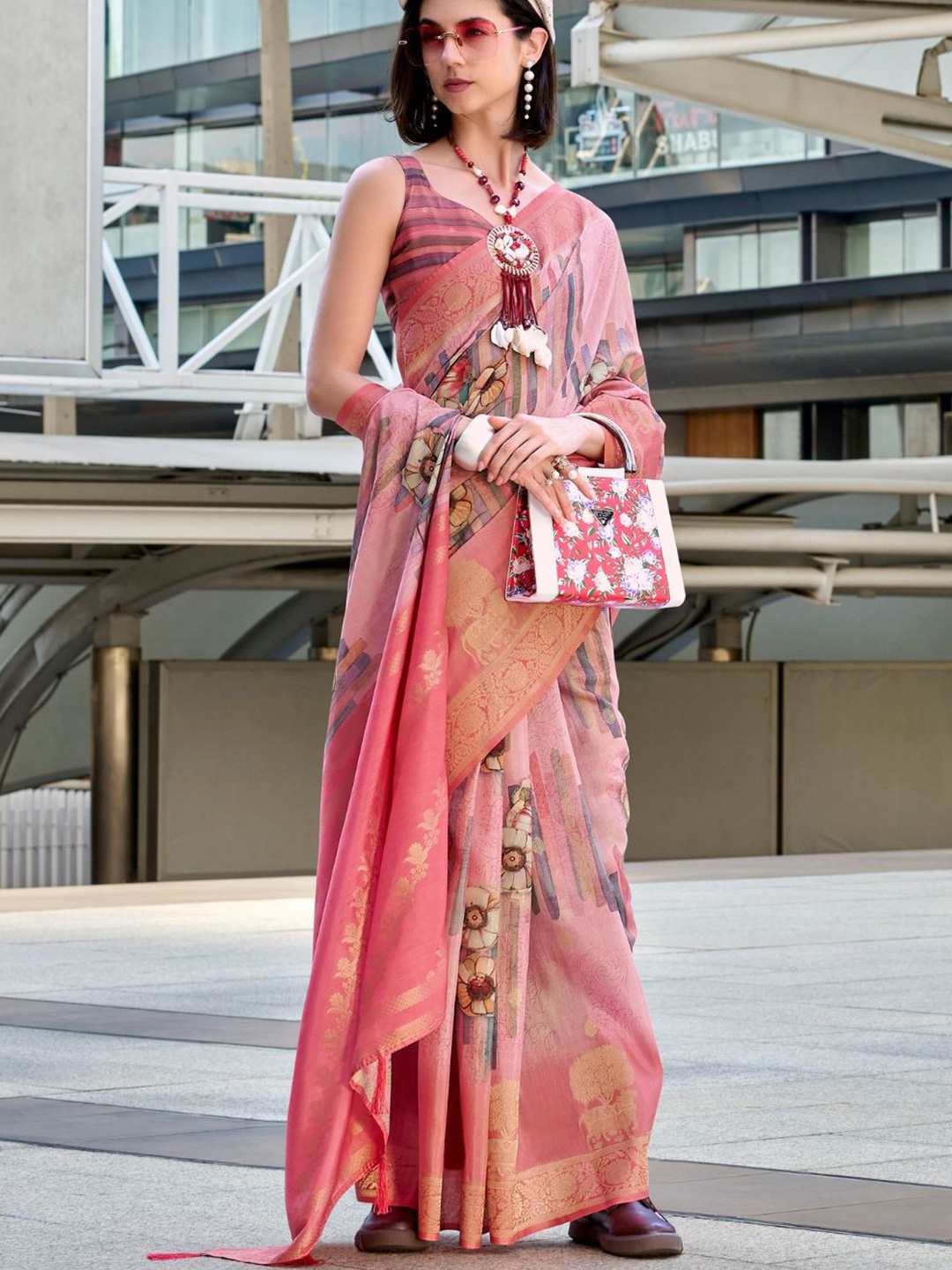 

DEVATITHI Woven Design Zari Silk Blend Saree, Pink