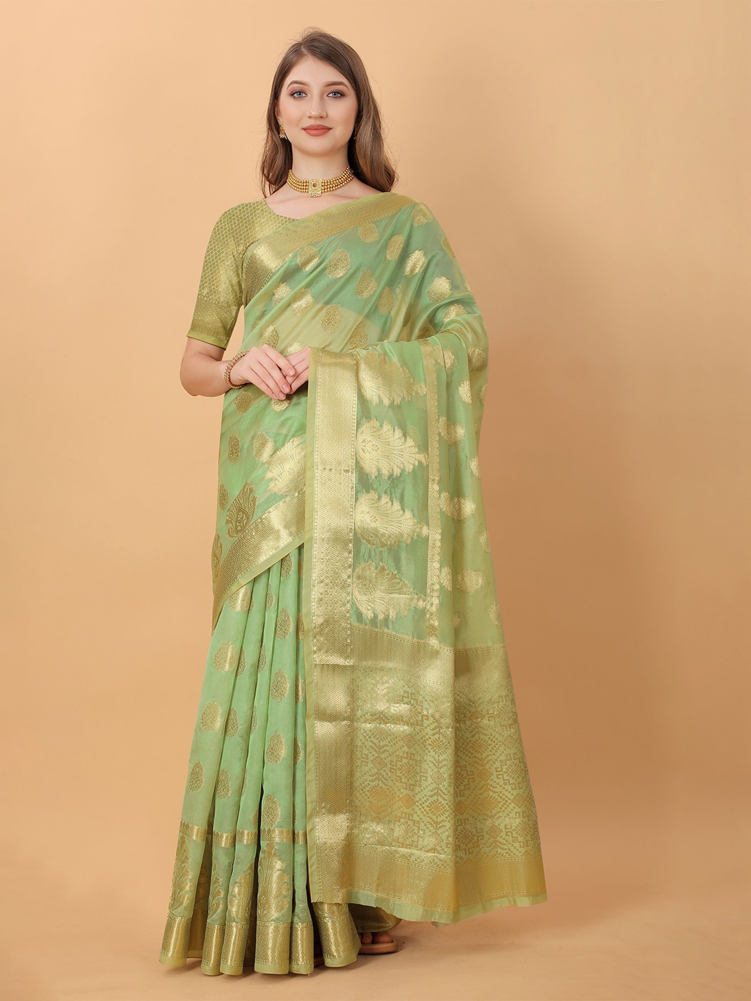 

VEDANT VASTRAM Floral Zari Organza Saree, Green
