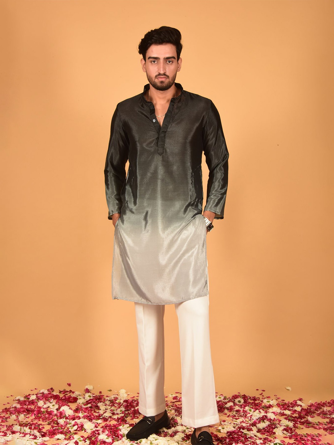 

Laalzari Ombre Dyed Band Collar Chinon Regular Kurta With Trousers, Grey