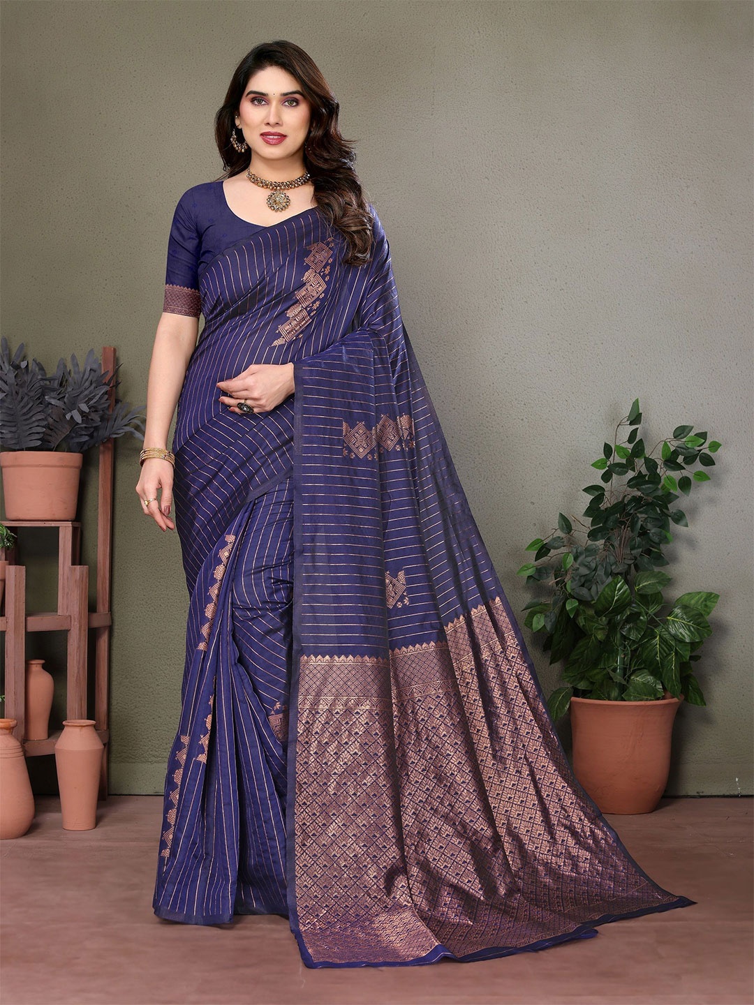 

VEDANT VASTRAM Woven Design Zari Saree, Navy blue