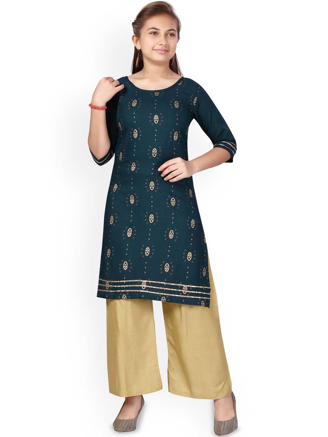 

Sangria Girls Ethnic Motifs Printed Gotta Patti Pure Cotton Straight Kurta & Palazzos, Green