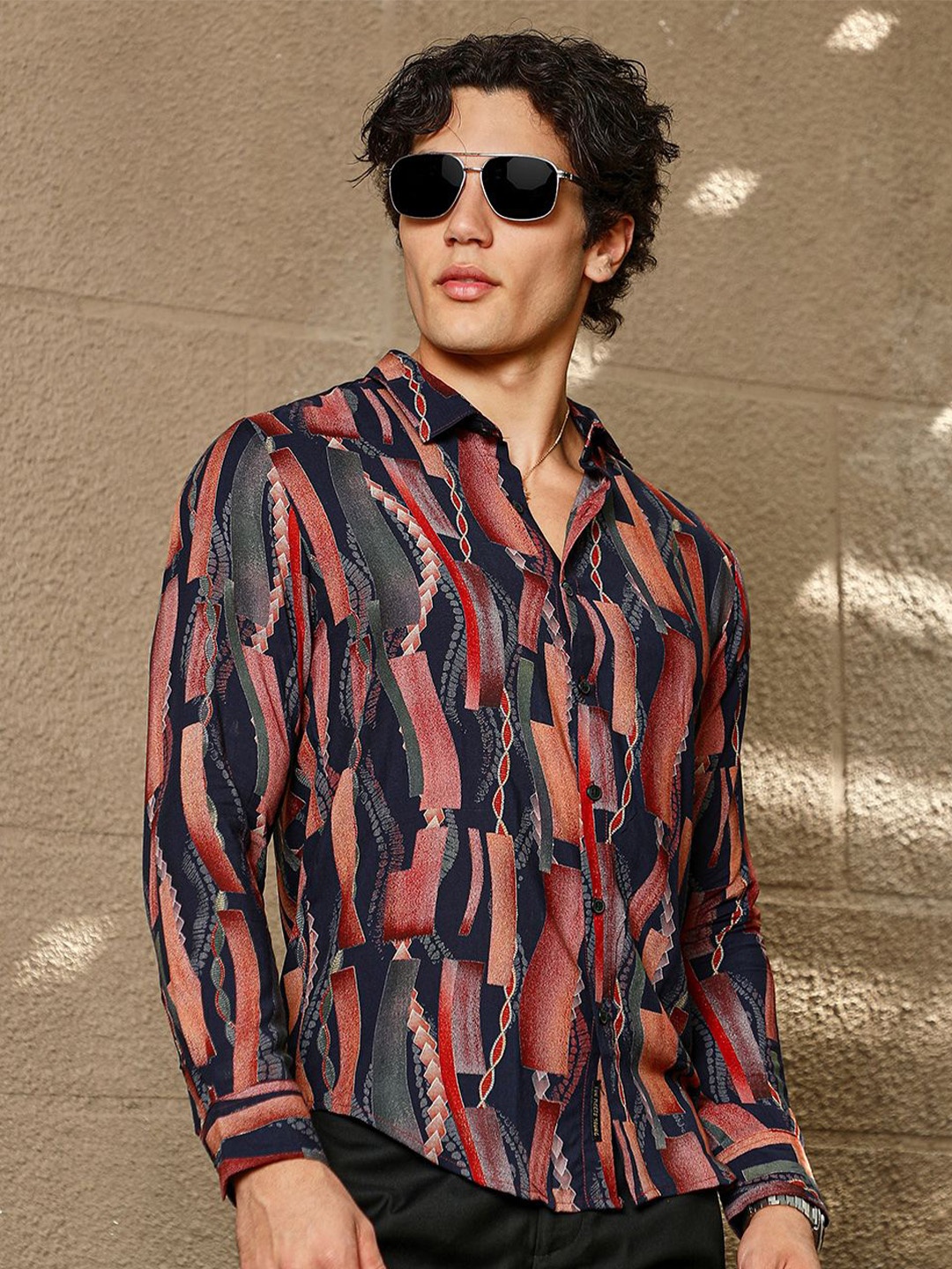 

Campus Sutra Men Comfort Slim Fit Spread Collar Abstract Printed Casual Shirt, Black