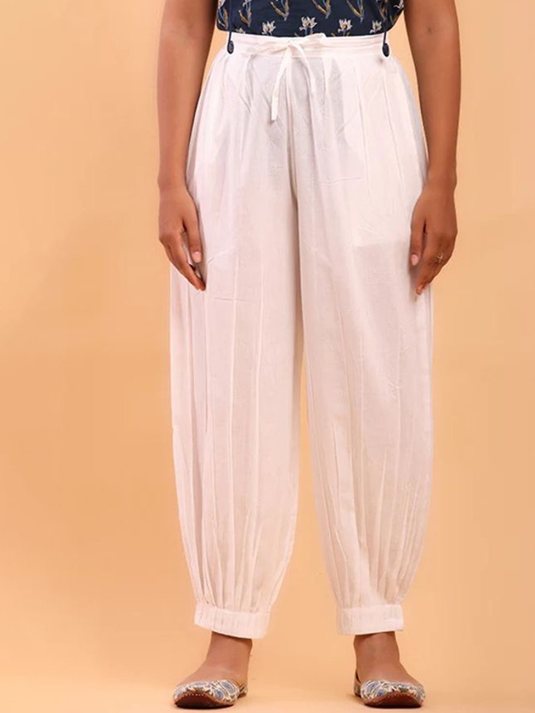 

KASHISHIYA Women Relaxed Regular Fit Mid-Rise Trousers, White