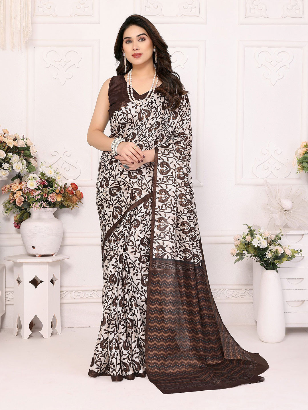 

VEDANT VASTRAM Floral Printed Designer Saree, Brown