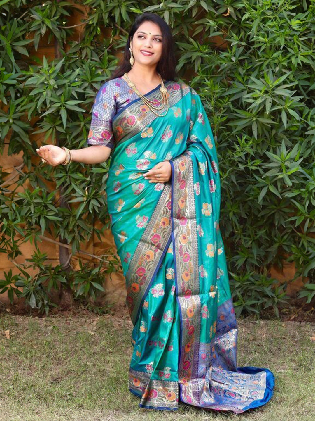

VEDANT VASTRAM Floral Woven Design Zari Saree, Turquoise blue