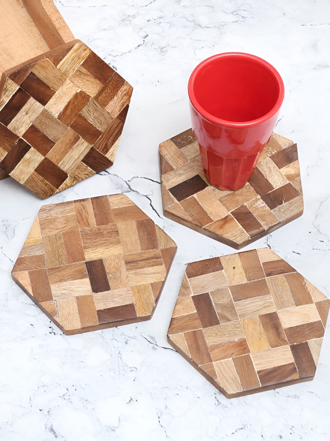 

Indianshelf Brown & Beige 4 Pieces Checked Wooden Coasters