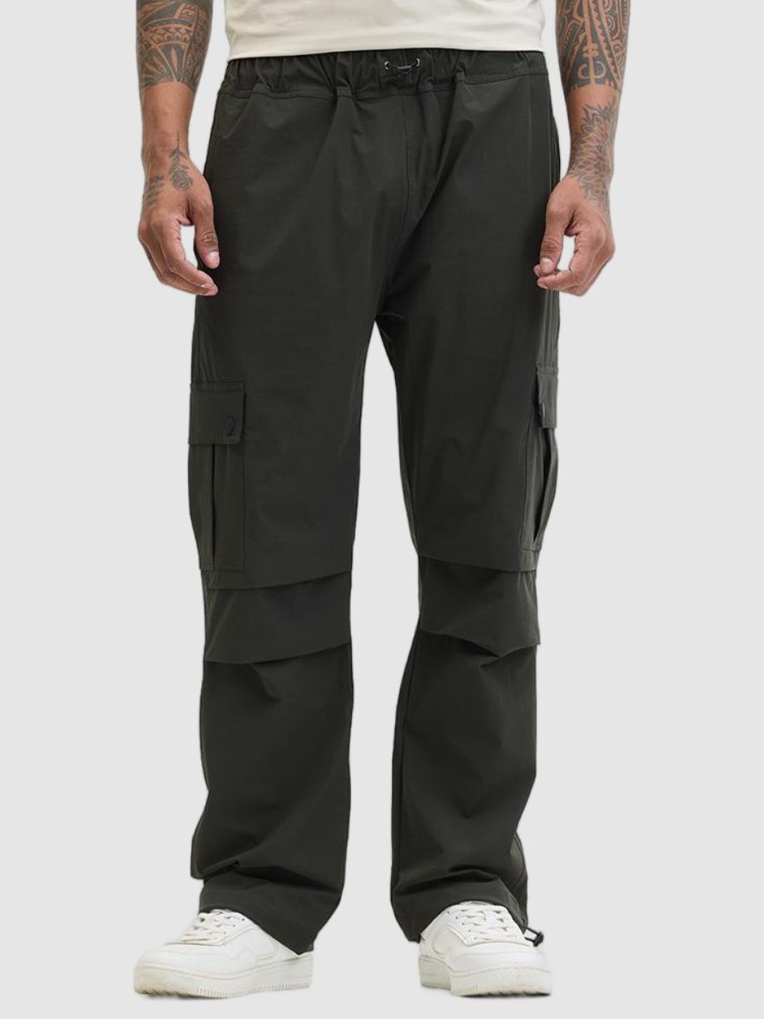 

Snitch Men Relaxed Loose Fit Cargos Trousers, Green