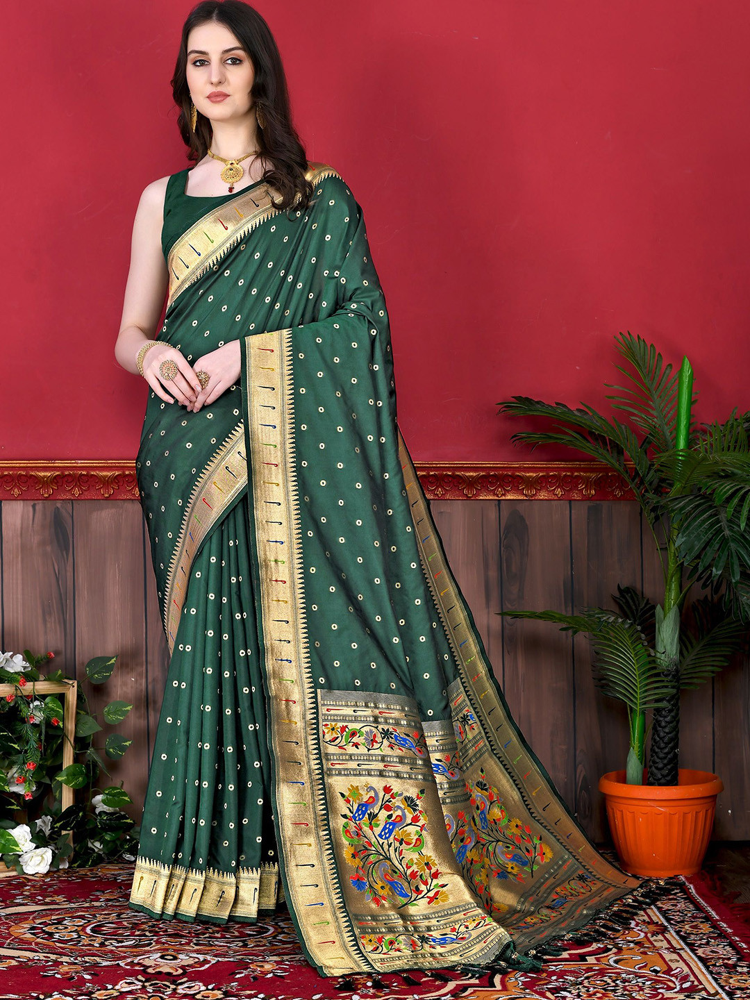 

VEDANT VASTRAM Woven Design Zari Saree, Green