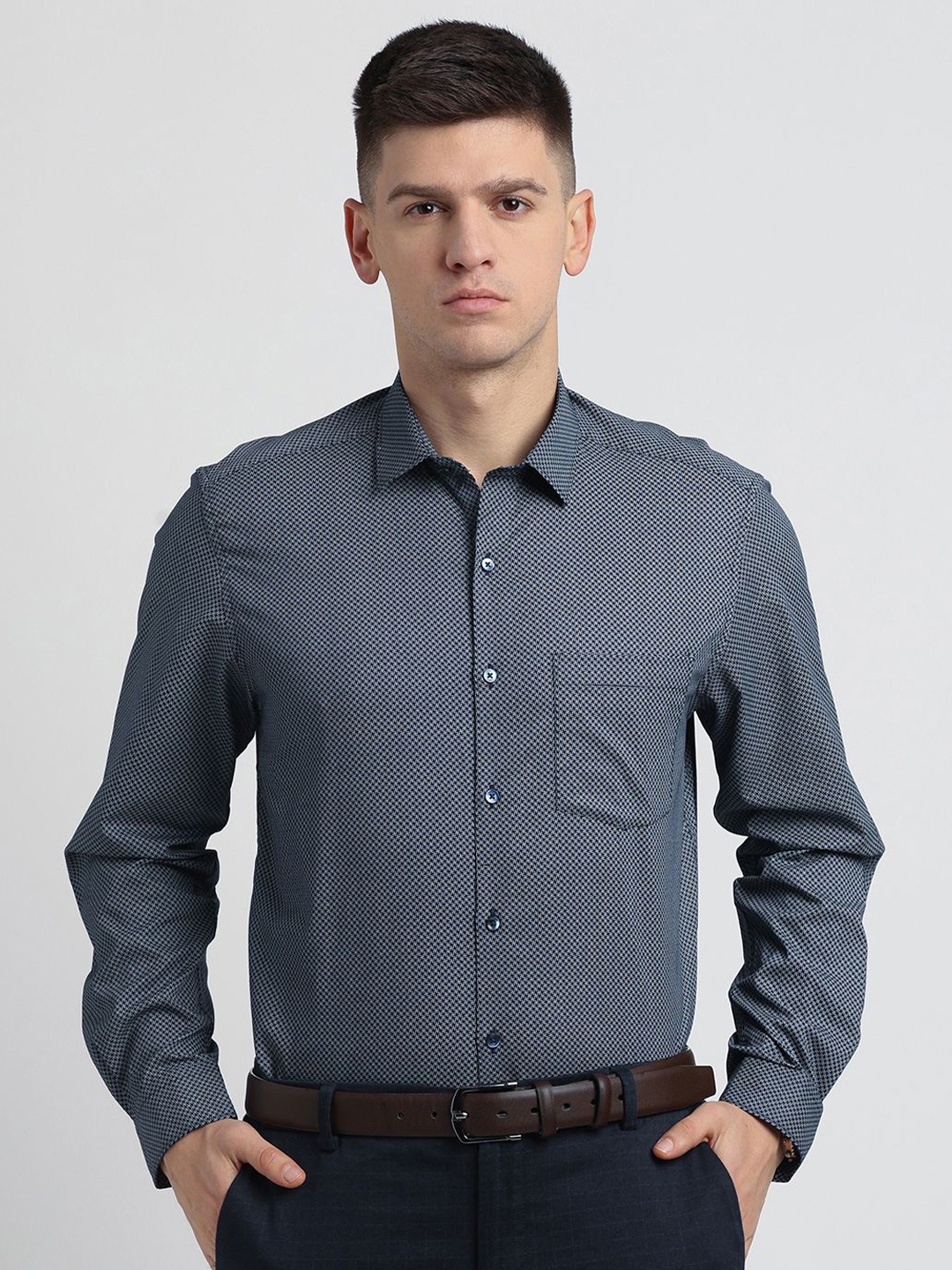 

Turtle Men Standard Slim Fit Spread Collar Geometric Printed Cotton Formal Shirt, Navy blue