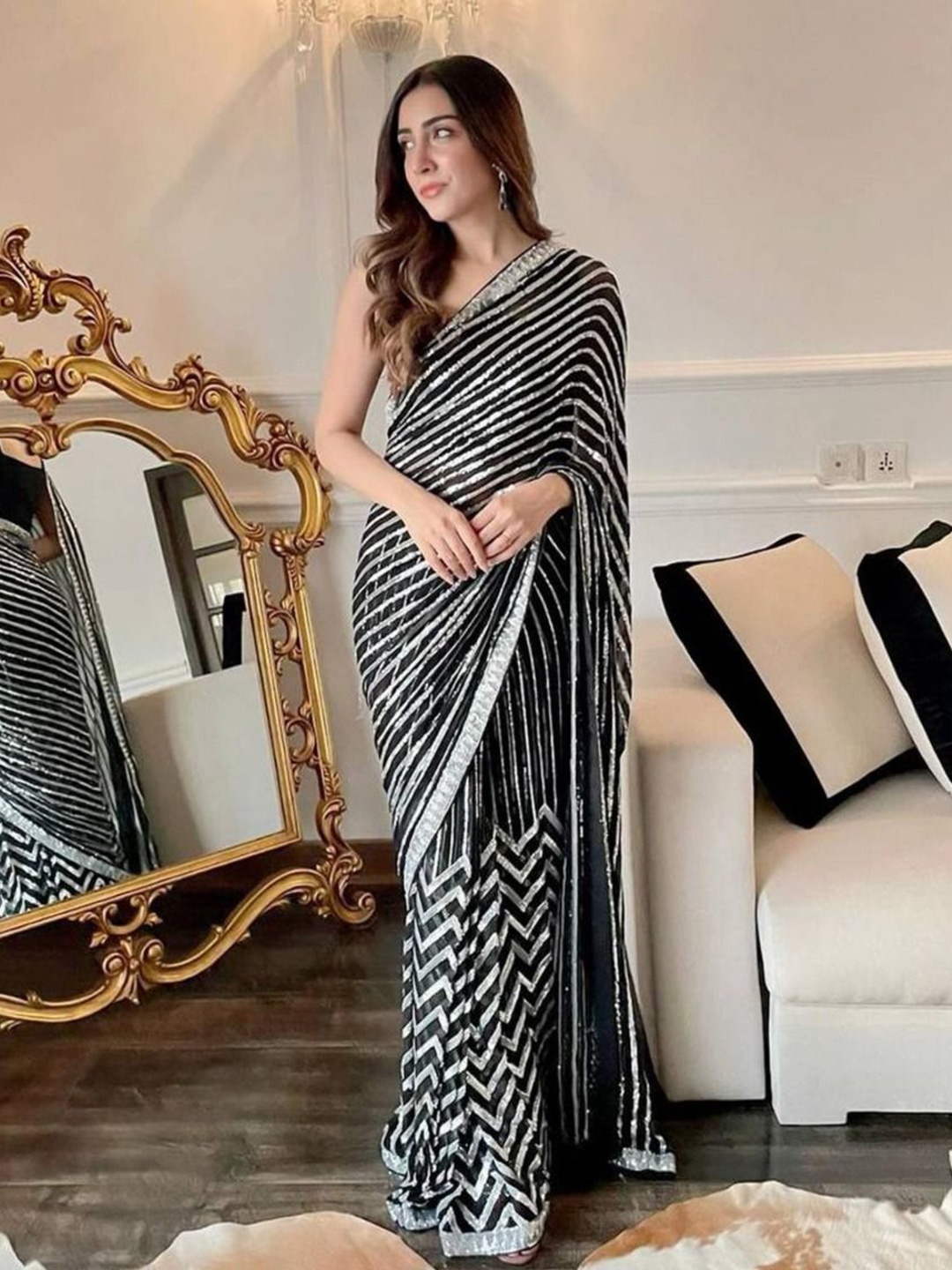 

Anouk Embellished Sequinned Heavy Work Saree, Black